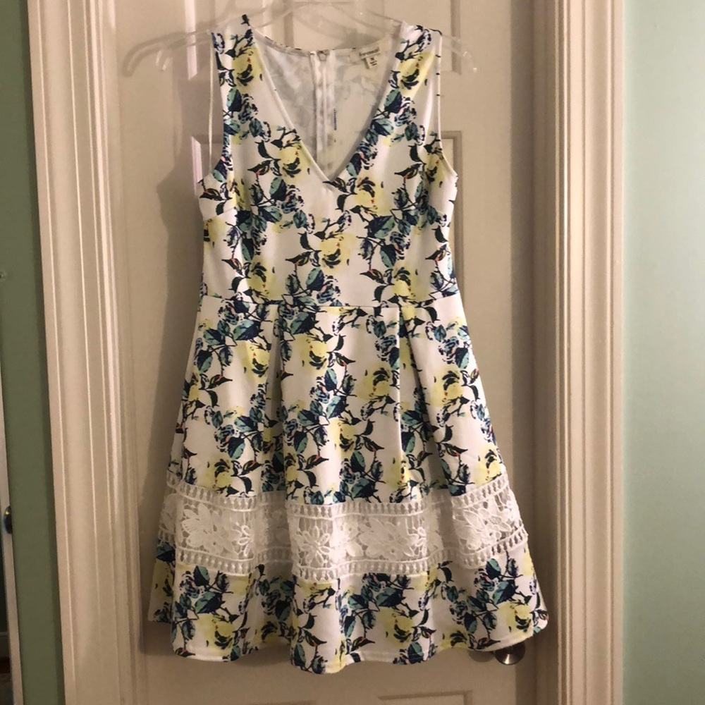 Lemon scuba dress with lace detail at bottom - size M